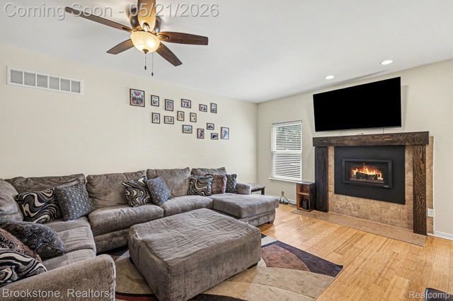 46561 Plum Grove Drive, Macomb Township, MI 48044