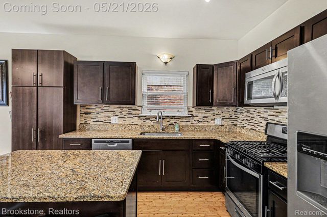 46561 Plum Grove Drive, Macomb Township, MI 48044