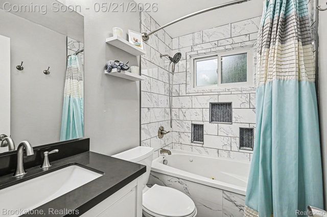 46561 Plum Grove Drive, Macomb Township, MI 48044
