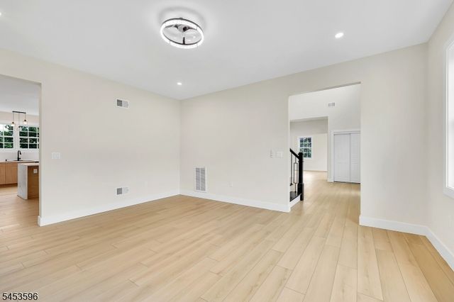 2 Minor Ct, Denville Twp., NJ 07834