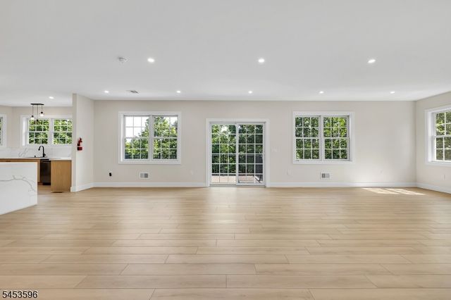 2 Minor Ct, Denville Twp., NJ 07834