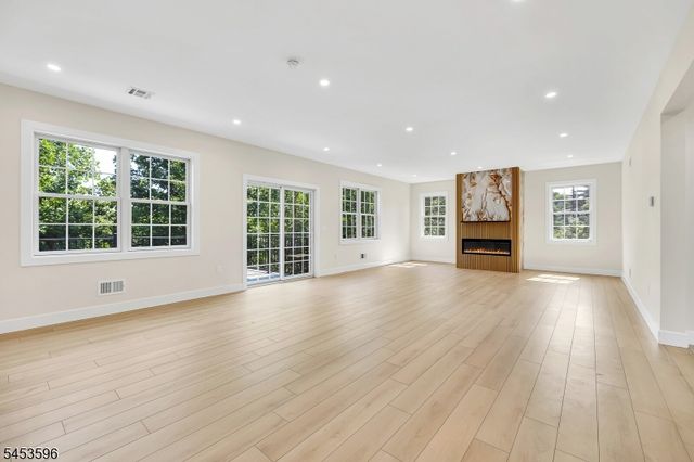 2 Minor Ct, Denville Twp., NJ 07834