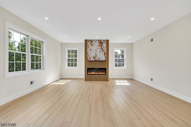 2 Minor Ct, Denville Twp., NJ 07834