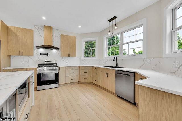 2 Minor Ct, Denville Twp., NJ 07834