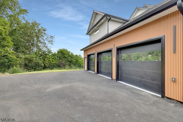 2 Minor Ct, Denville Twp., NJ 07834