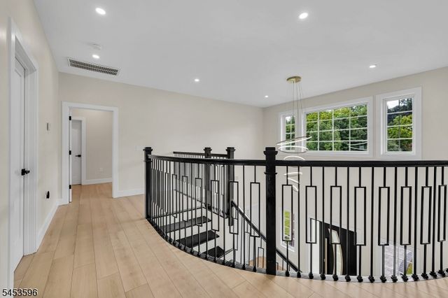 2 Minor Ct, Denville Twp., NJ 07834