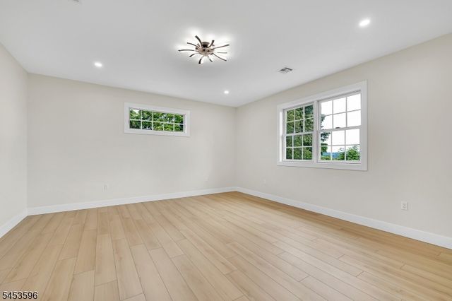 2 Minor Ct, Denville Twp., NJ 07834