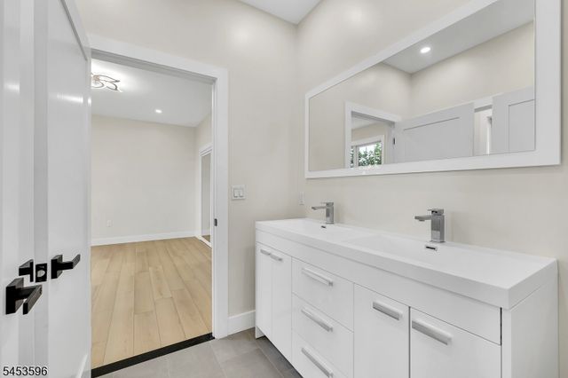 2 Minor Ct, Denville Twp., NJ 07834
