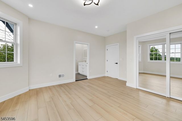 2 Minor Ct, Denville Twp., NJ 07834