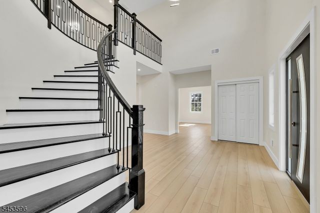 2 Minor Ct, Denville Twp., NJ 07834