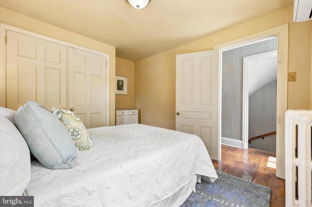 104 W GRAVERS LN, Philadelphia, PA 19118
