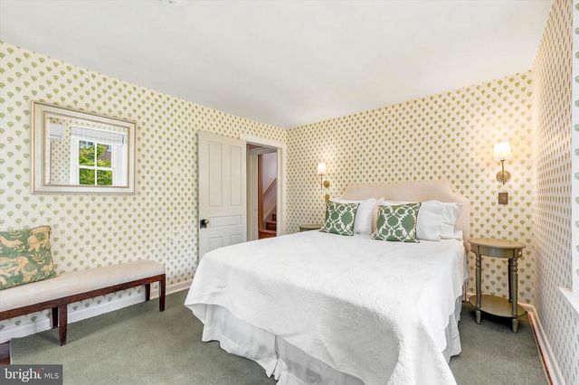 104 W GRAVERS LN, Philadelphia, PA 19118