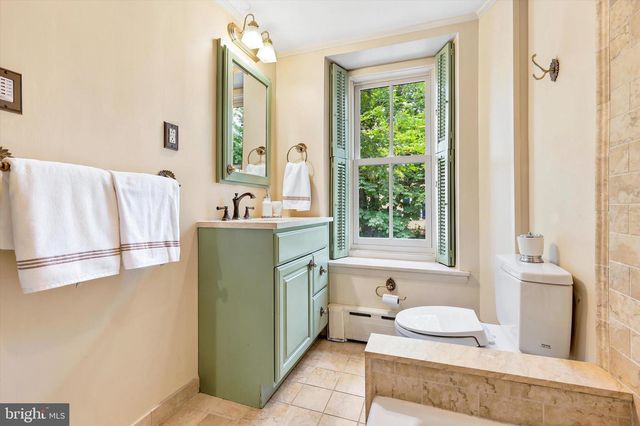 104 W GRAVERS LN, Philadelphia, PA 19118