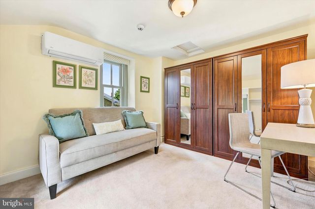 104 W GRAVERS LN, Philadelphia, PA 19118