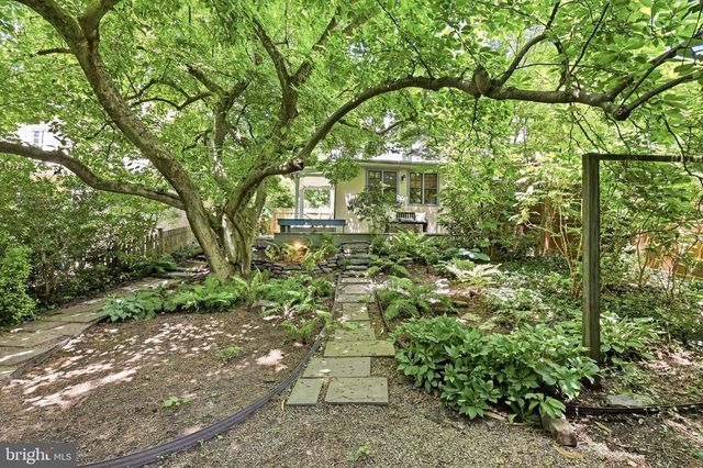 104 W GRAVERS LN, Philadelphia, PA 19118