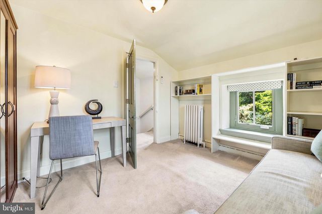 104 W GRAVERS LN, Philadelphia, PA 19118