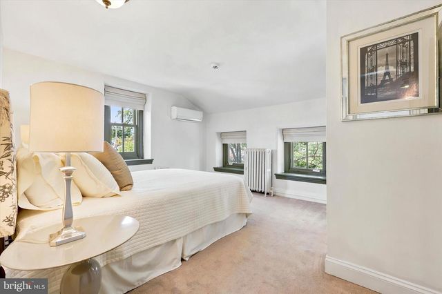 104 W GRAVERS LN, Philadelphia, PA 19118
