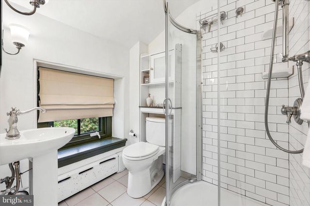 104 W GRAVERS LN, Philadelphia, PA 19118