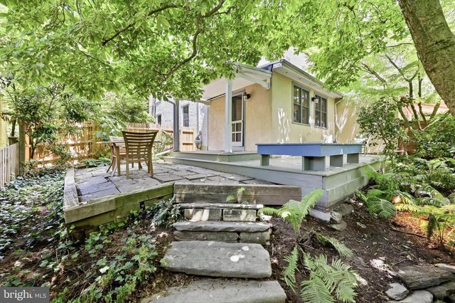 104 W GRAVERS LN, Philadelphia, PA 19118