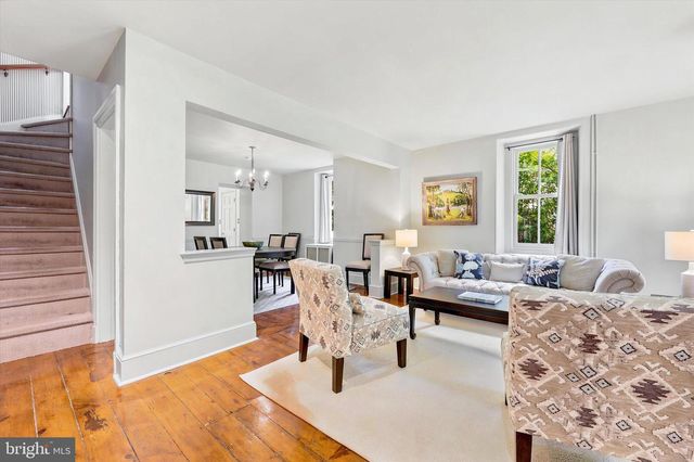 104 W GRAVERS LN, Philadelphia, PA 19118