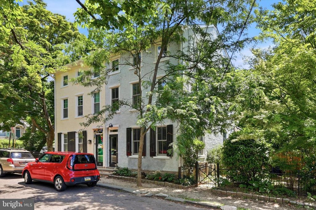 104 W GRAVERS LN, Philadelphia, PA 19118