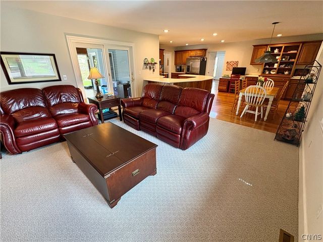 7892 East Ridge Pointe Drive, Manlius, NY 13066
