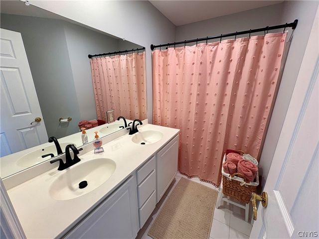 7892 East Ridge Pointe Drive, Manlius, NY 13066