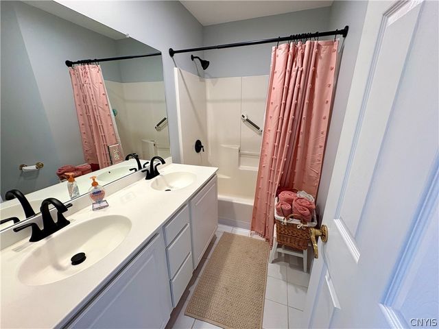 7892 East Ridge Pointe Drive, Manlius, NY 13066