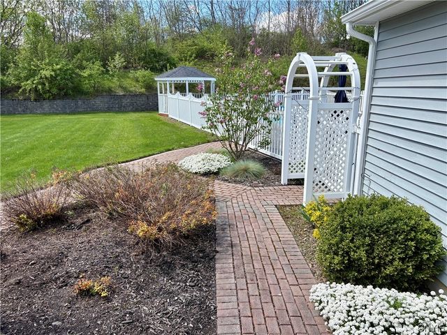 7892 East Ridge Pointe Drive, Manlius, NY 13066