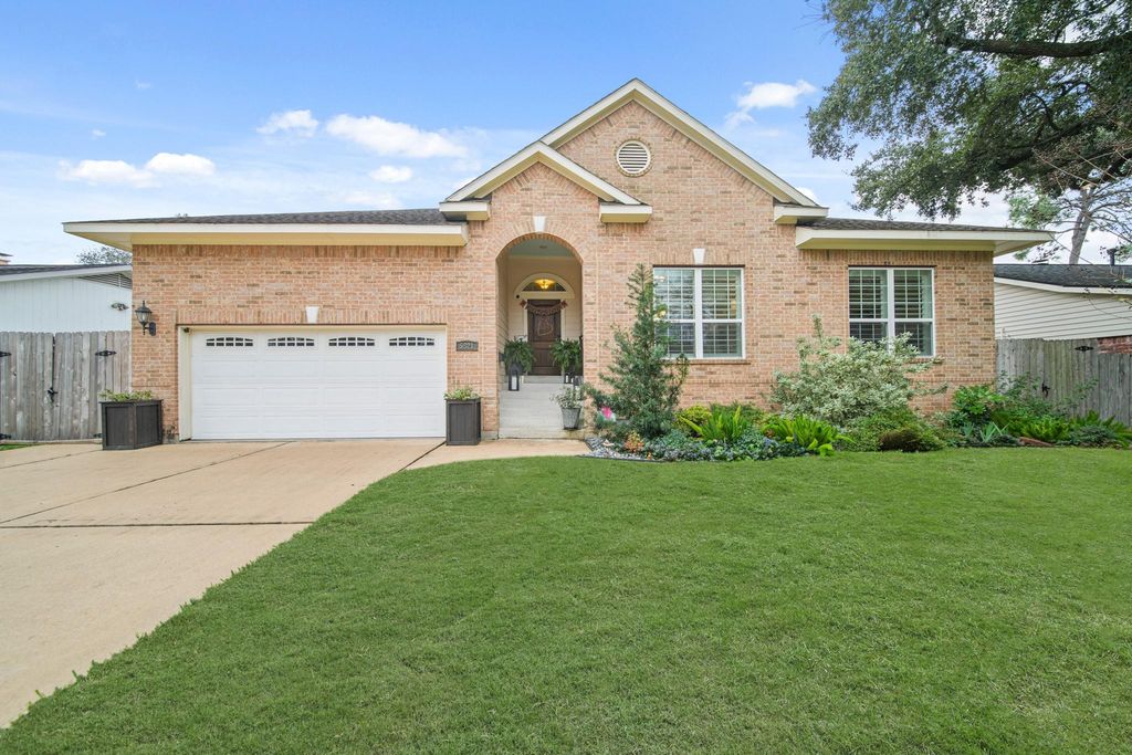 5821 Ariel Street, Houston, TX 77074