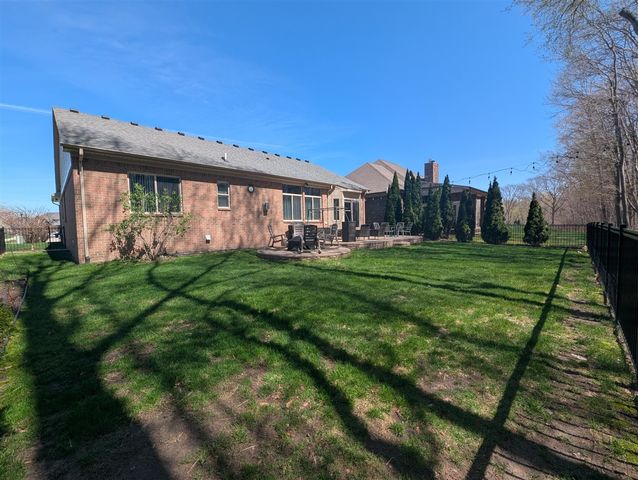 45654 Lookout Drive, Macomb, MI 48044