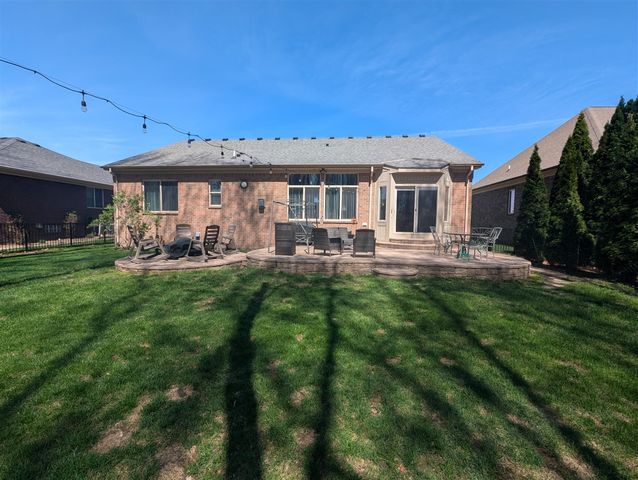 45654 Lookout Drive, Macomb, MI 48044