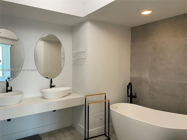 4779 Collins Ave 3606, Miami Beach, FL 33140