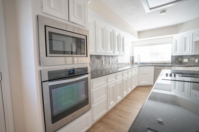 1030 Oyster Bay Drive, Sugar Land, TX 77478