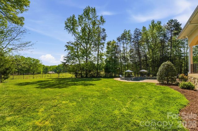 149 Vista Bluff Lane, Mooresville, NC 28117