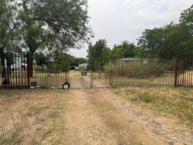 710 Spring Miller Court C, Arlington, TX 76002
