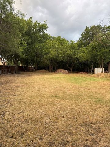 710 Spring Miller Court C, Arlington, TX 76002