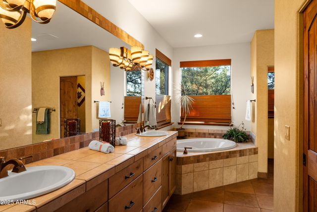 100 GRAY FOX Drive, Sedona, AZ 86351