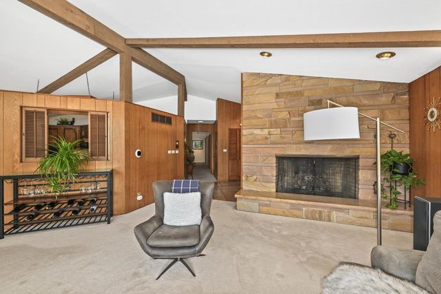 410 Oak Hill ROAD, Walworth, WI 53184