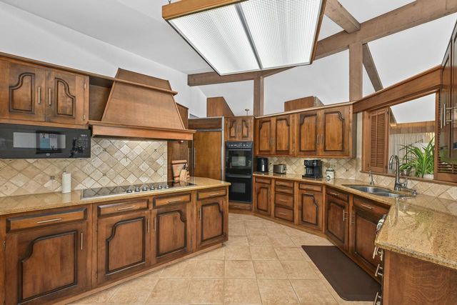 410 Oak Hill ROAD, Walworth, WI 53184