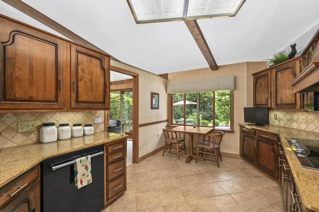 410 Oak Hill ROAD, Walworth, WI 53184