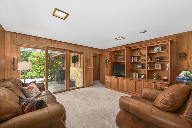 410 Oak Hill ROAD, Walworth, WI 53184