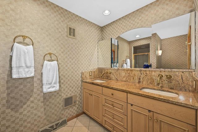 410 Oak Hill ROAD, Walworth, WI 53184