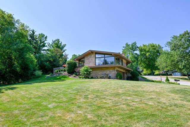 410 Oak Hill ROAD, Walworth, WI 53184