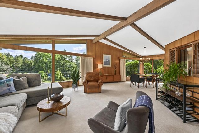 410 Oak Hill ROAD, Walworth, WI 53184