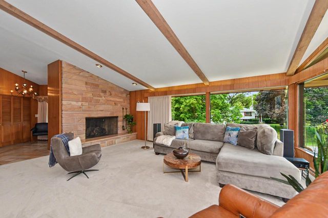 410 Oak Hill ROAD, Walworth, WI 53184