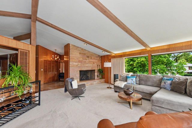 410 Oak Hill ROAD, Walworth, WI 53184