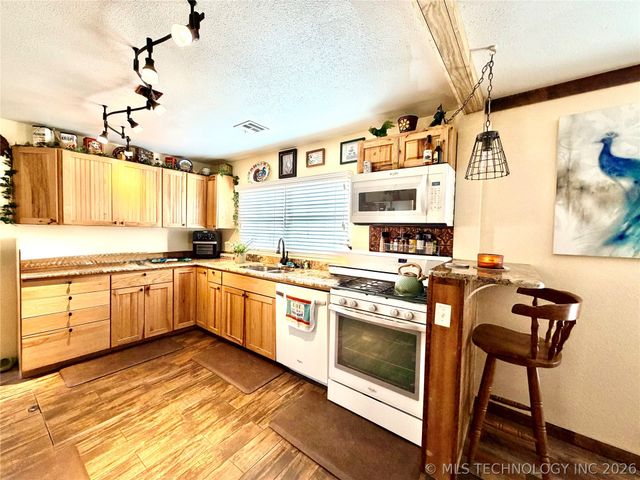 207 E Smith Street, Henryetta, OK 74437