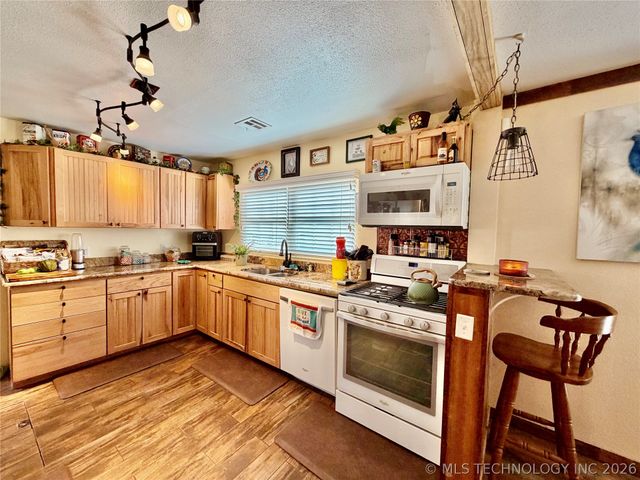 207 E Smith Street, Henryetta, OK 74437