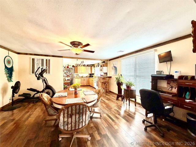 207 E Smith Street, Henryetta, OK 74437